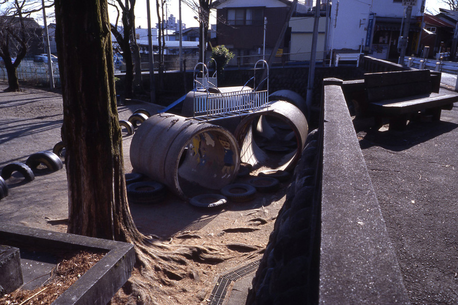 2009_08_23_西久方町二丁目1付近1_Leica IIIa_COLOR-SKOPAR 28mm F3.5_EKTACHROME E100G.jpg